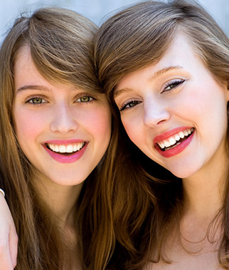 2 young women